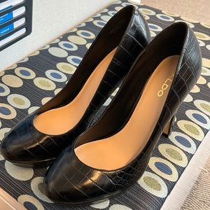 Brand new! They are very narrow and probably need to size down. Beautiful shoe